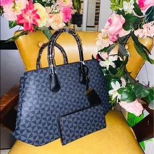 Black tote bag